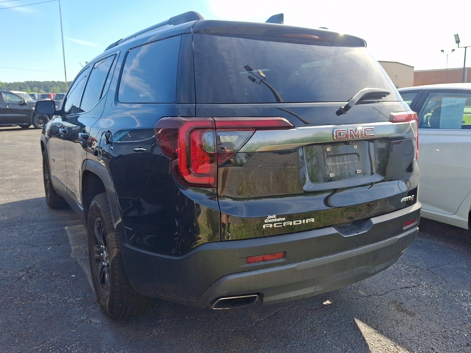 Used 2022 GMC Acadia AT4 w/ Technology Package AWD/4WD image 5