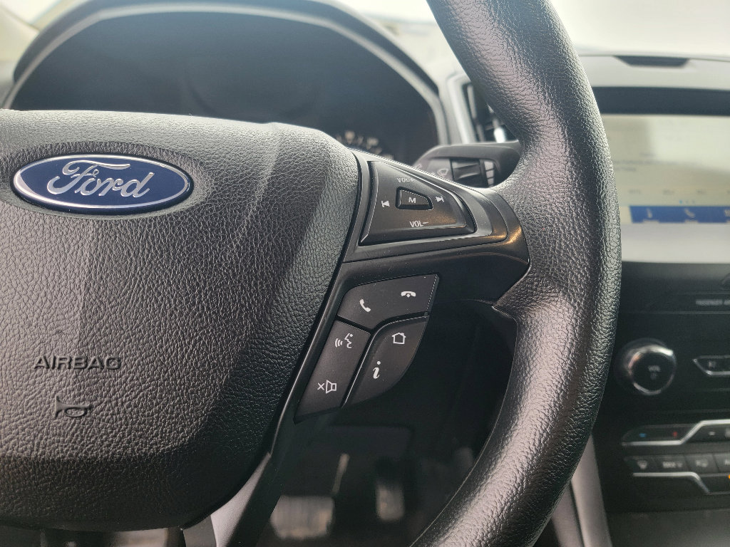 Used 2020 Ford Edge SE image 16