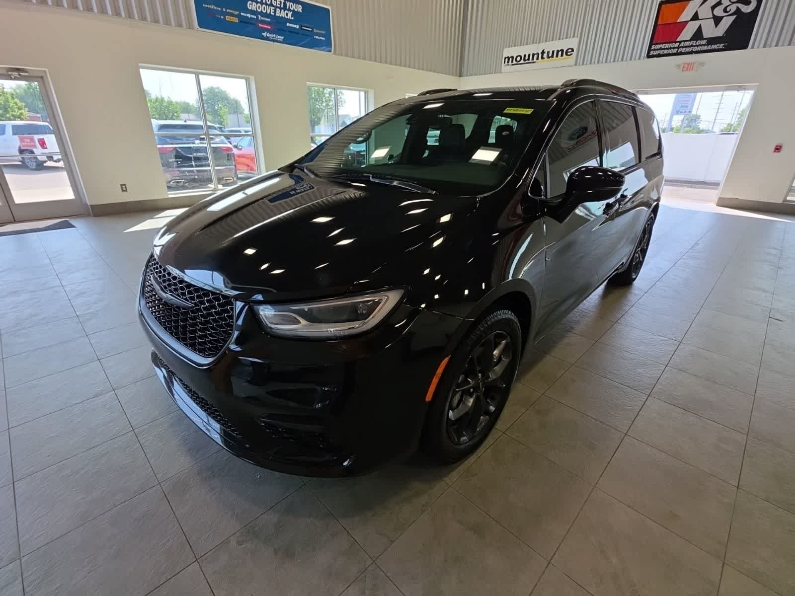 Used 2021 Chrysler Pacifica Limited