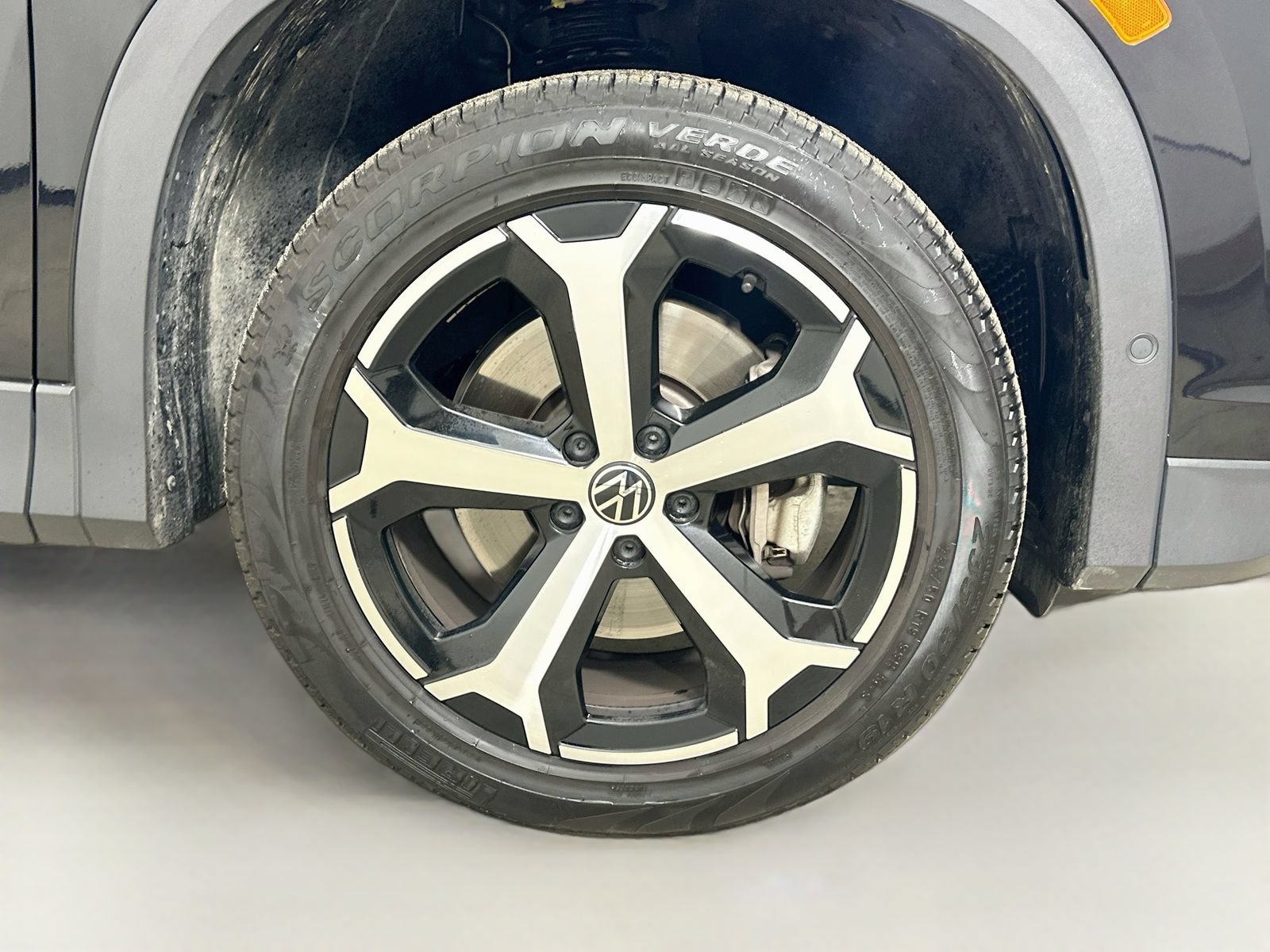 Certified 2025 Volkswagen Tiguan SE AWD/4WD image 10