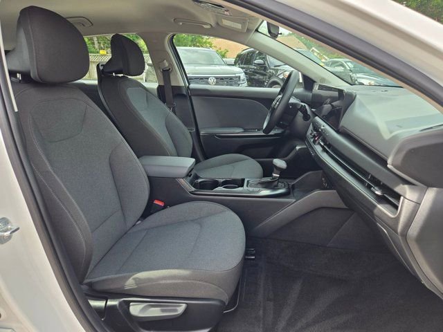 Used 2025 Kia K4 FWD image 29