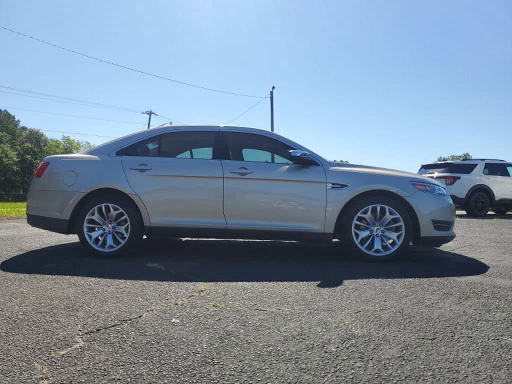 Used 2018 Ford Taurus Limited FWD image 4