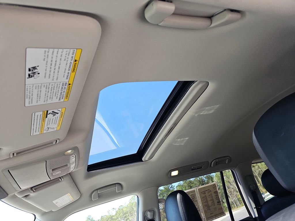 Used 2024 Nissan Armada SL w/ Captain's Chairs Package image 34