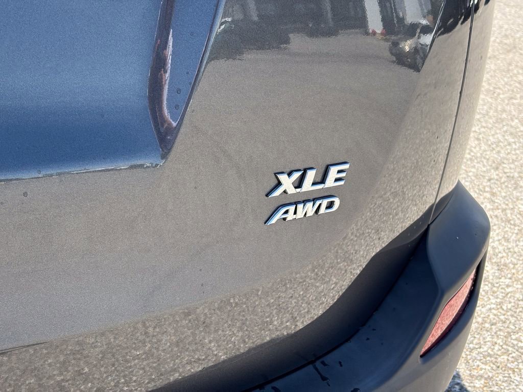 Used 2015 Toyota RAV4 XLE AWD/4WD image 14