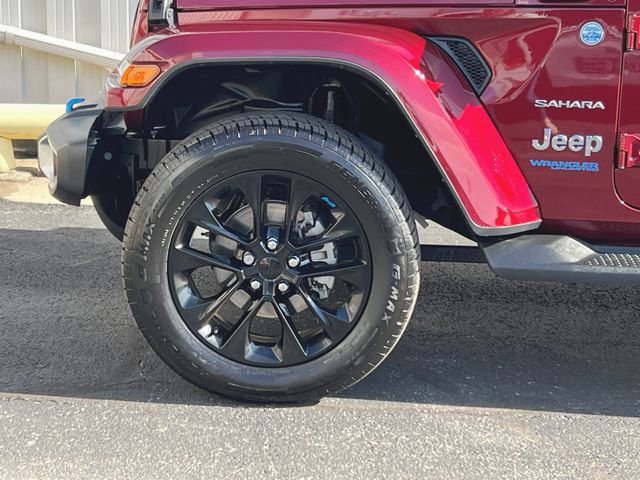 Used 2022 Jeep Wrangler Unlimited Sahara w/ Cold Weather Group AWD/4WD image 17