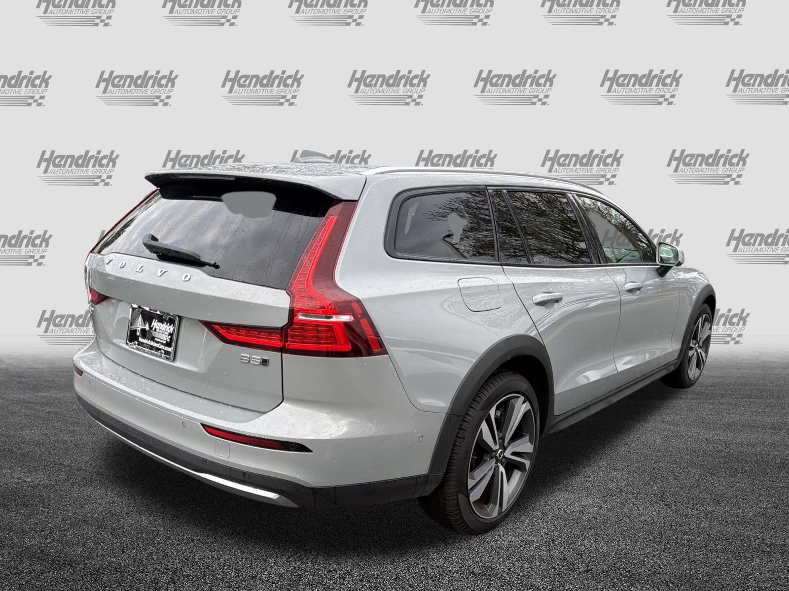 Certified 2025 Volvo V60 B5 Cross Country Plus image 10