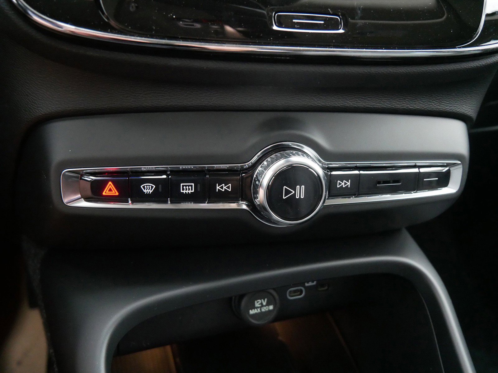 New 2026 Volvo XC40 B5 Core w/ Climate Package AWD/4WD image 10