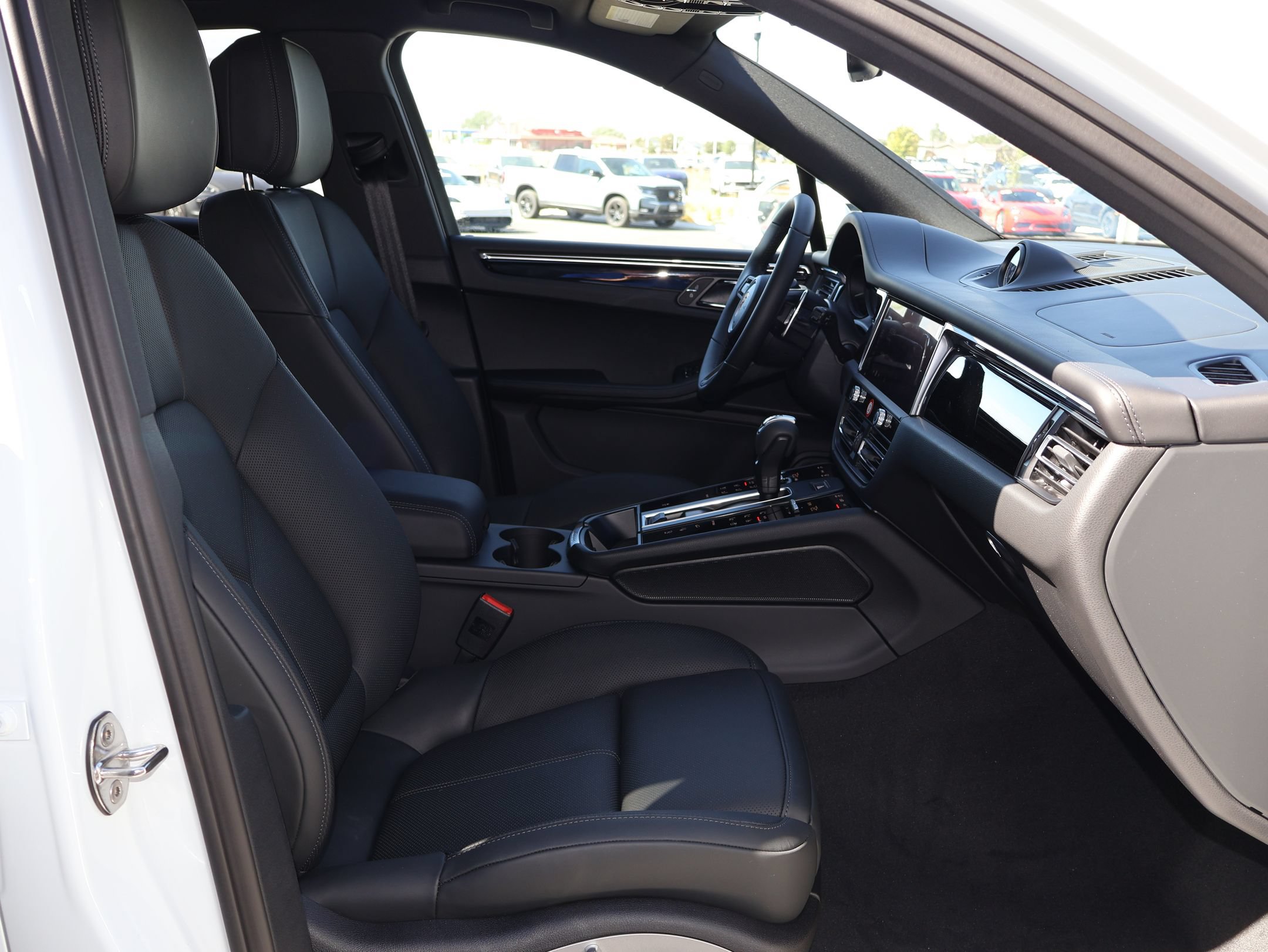 New 2026 Porsche Macan AWD/4WD image 29