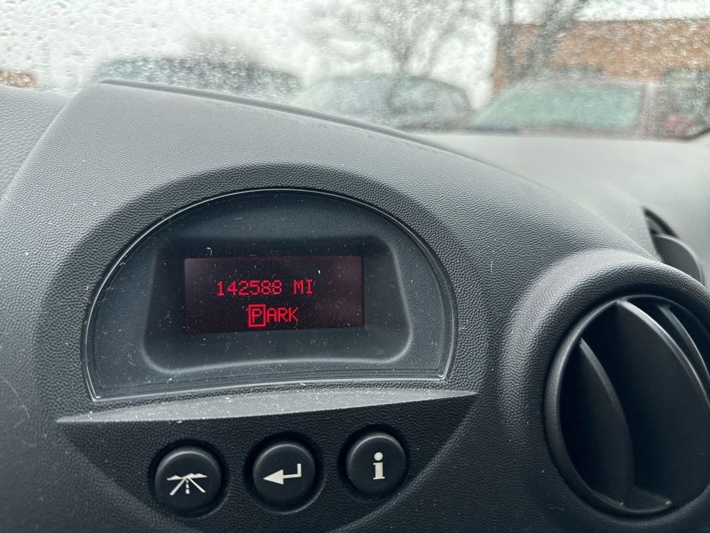 Used 2005 Pontiac Grand Prix GT w/ Leather Trim Package image 10