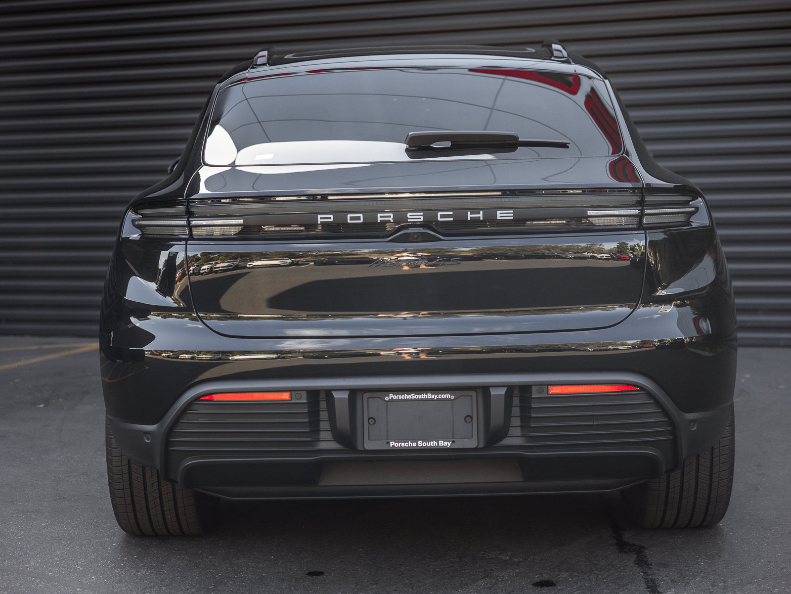 Certified 2025 Porsche Macan 4S Electric AWD/4WD image 9