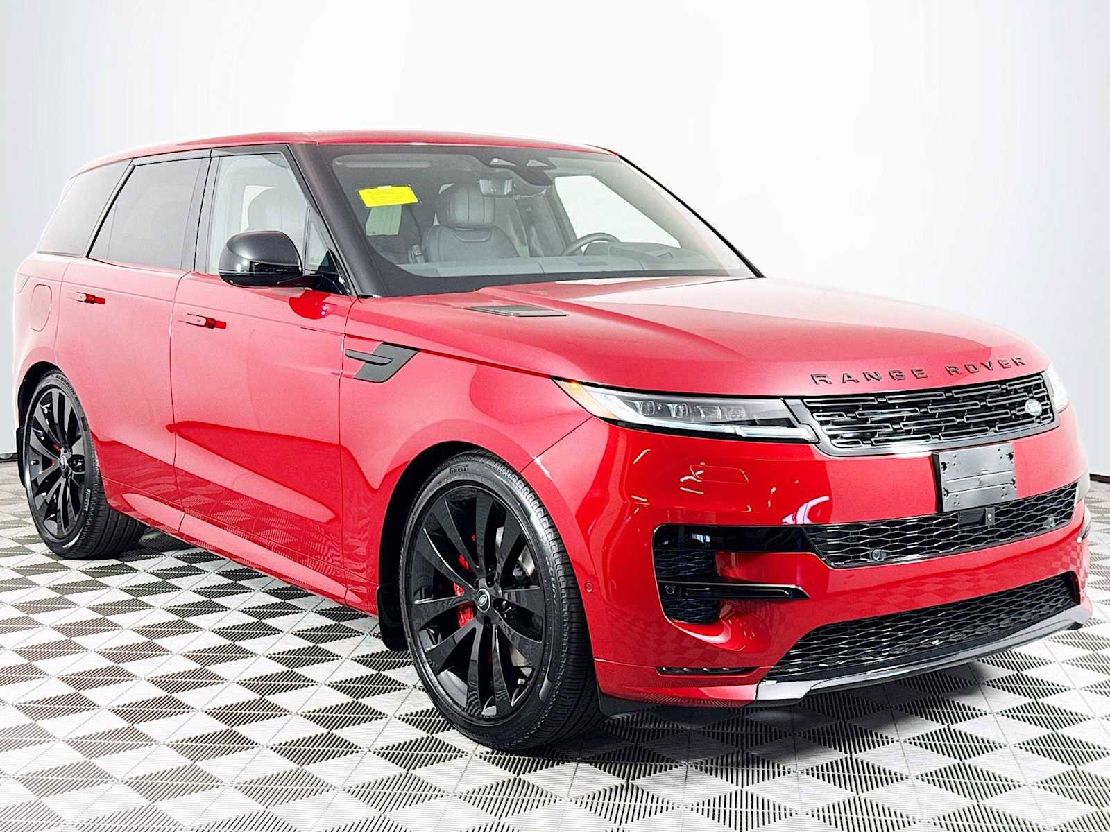 New 2025 Land Rover Range Rover Sport Dynamic SE image 3