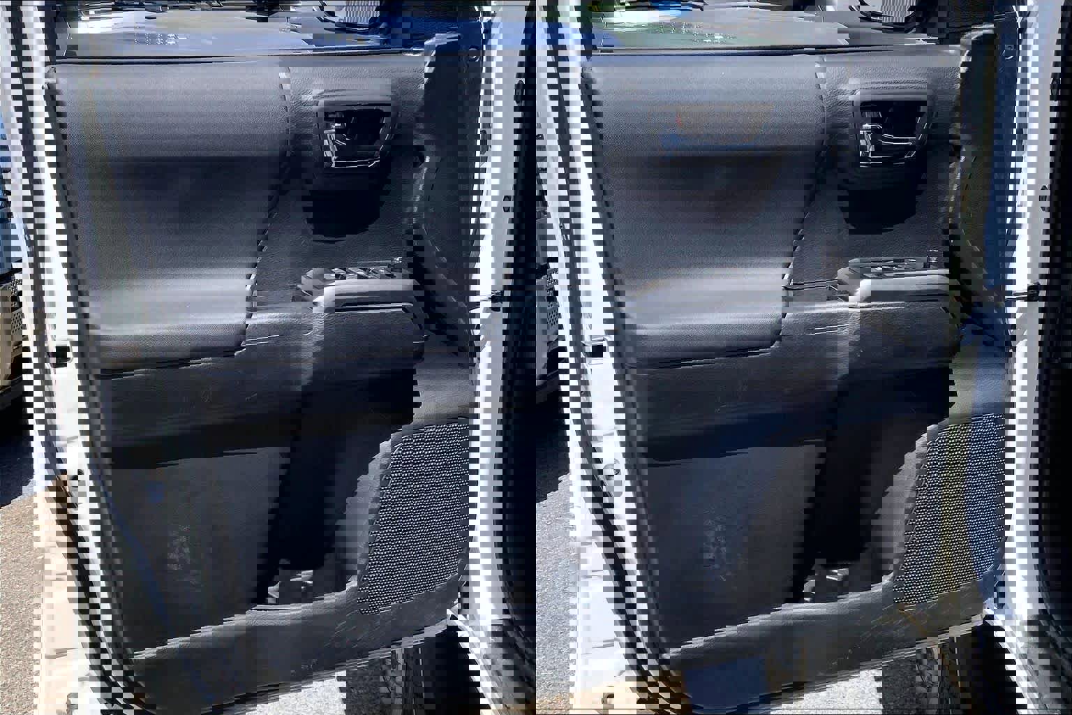 Used 2021 Toyota Tacoma TRD Off-Road w/ Technology Package AWD/4WD image 21