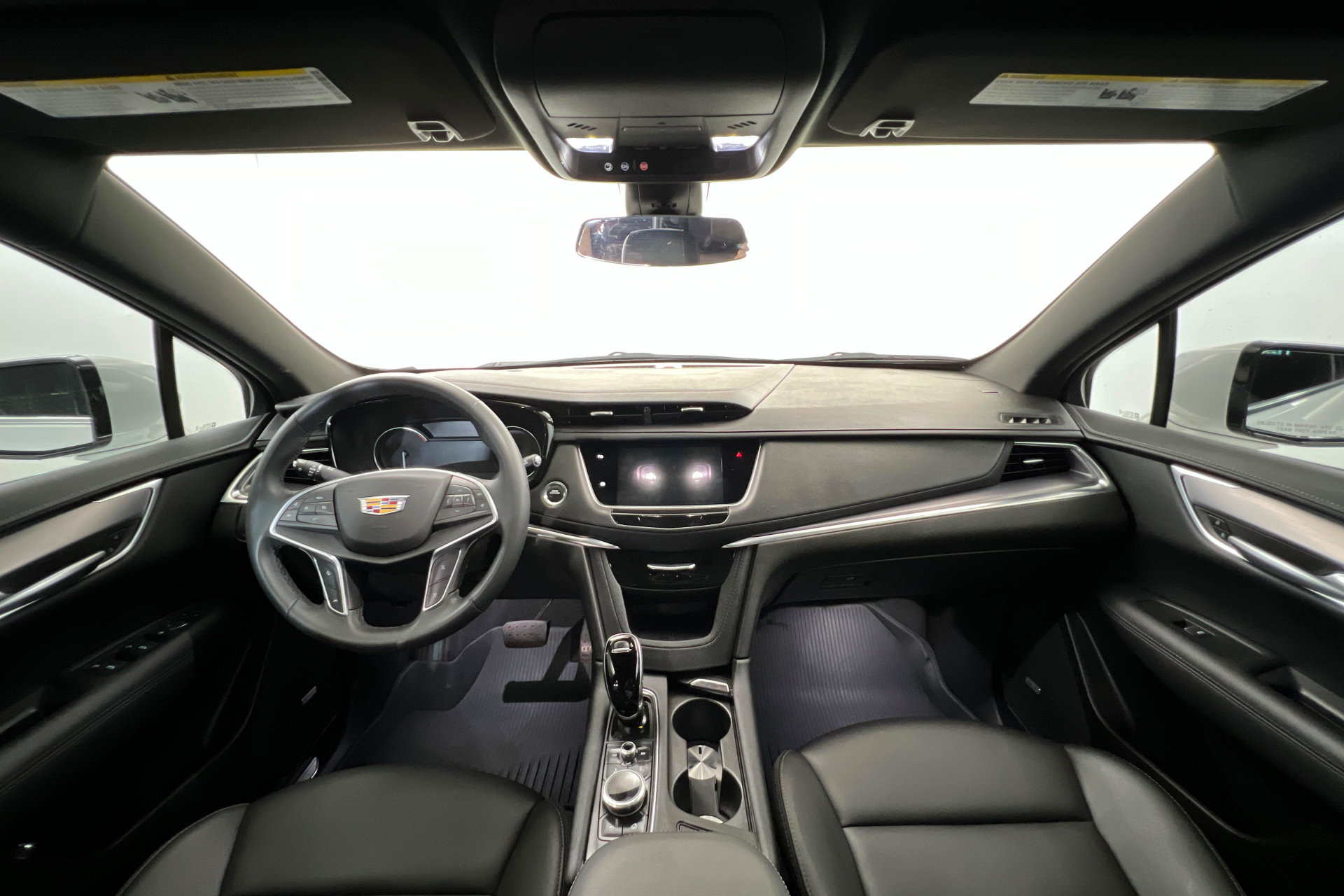 Used 2025 Cadillac XT5 Luxury w/ LPO, Floor Liner Package AWD/4WD image 9