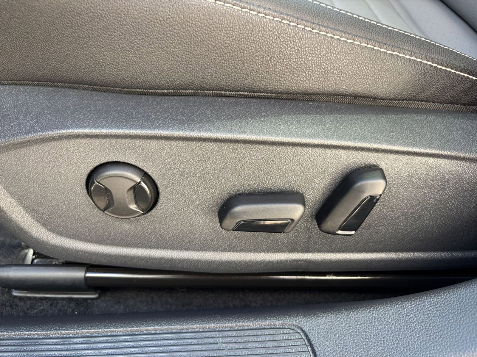 Used 2025 Volkswagen Jetta SE image 23