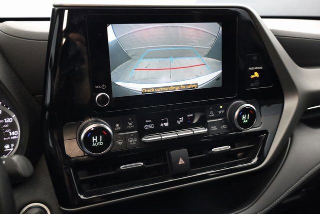 Used 2024 Toyota Highlander LE image 18