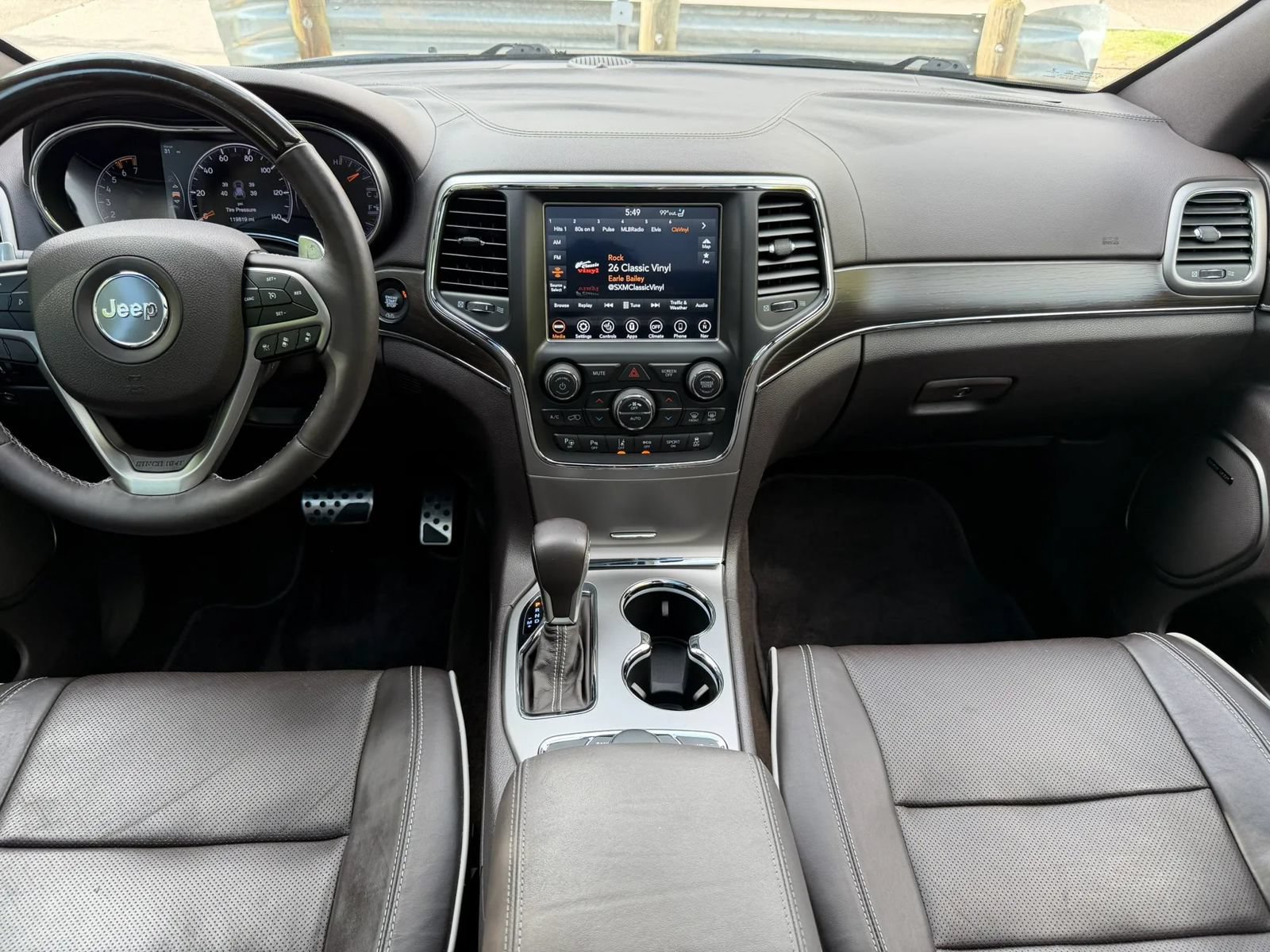Used 2018 Jeep Grand Cherokee Overland AWD/4WD image 9