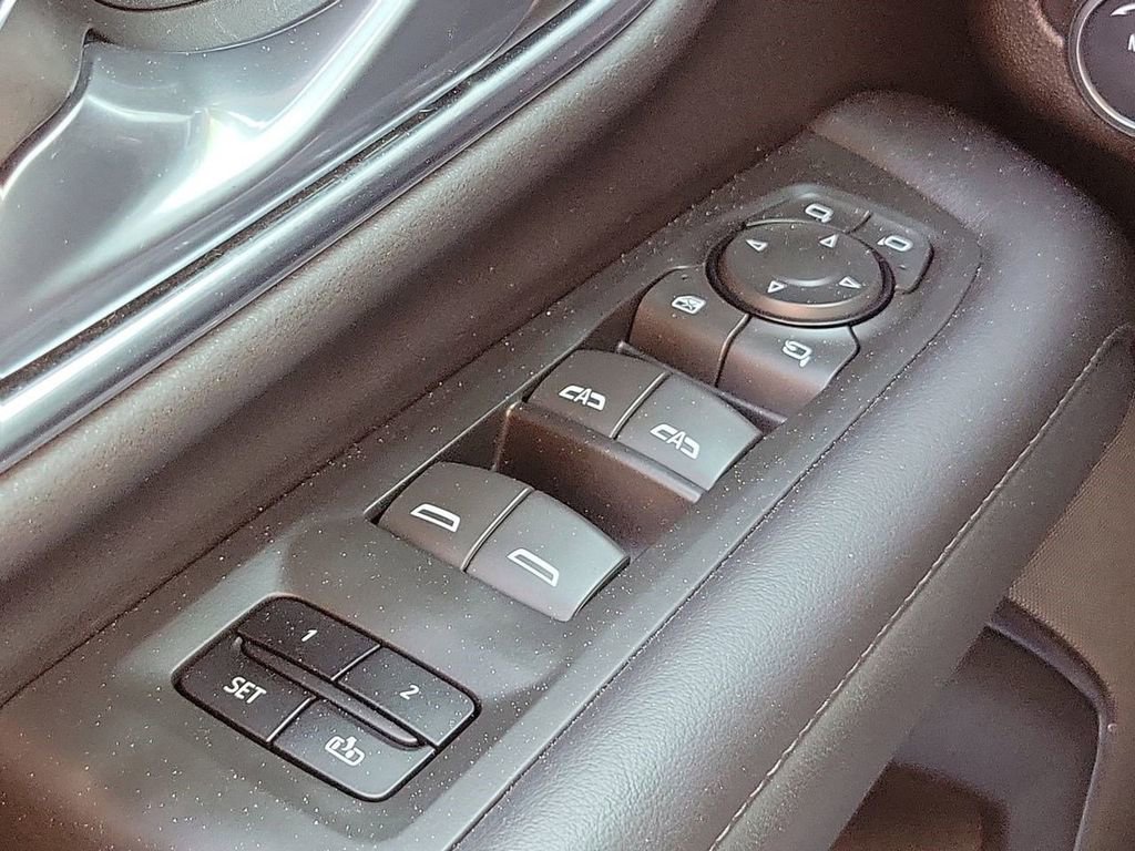 Used 2022 Chevrolet Tahoe Z71 w/ Luxury Package image 32