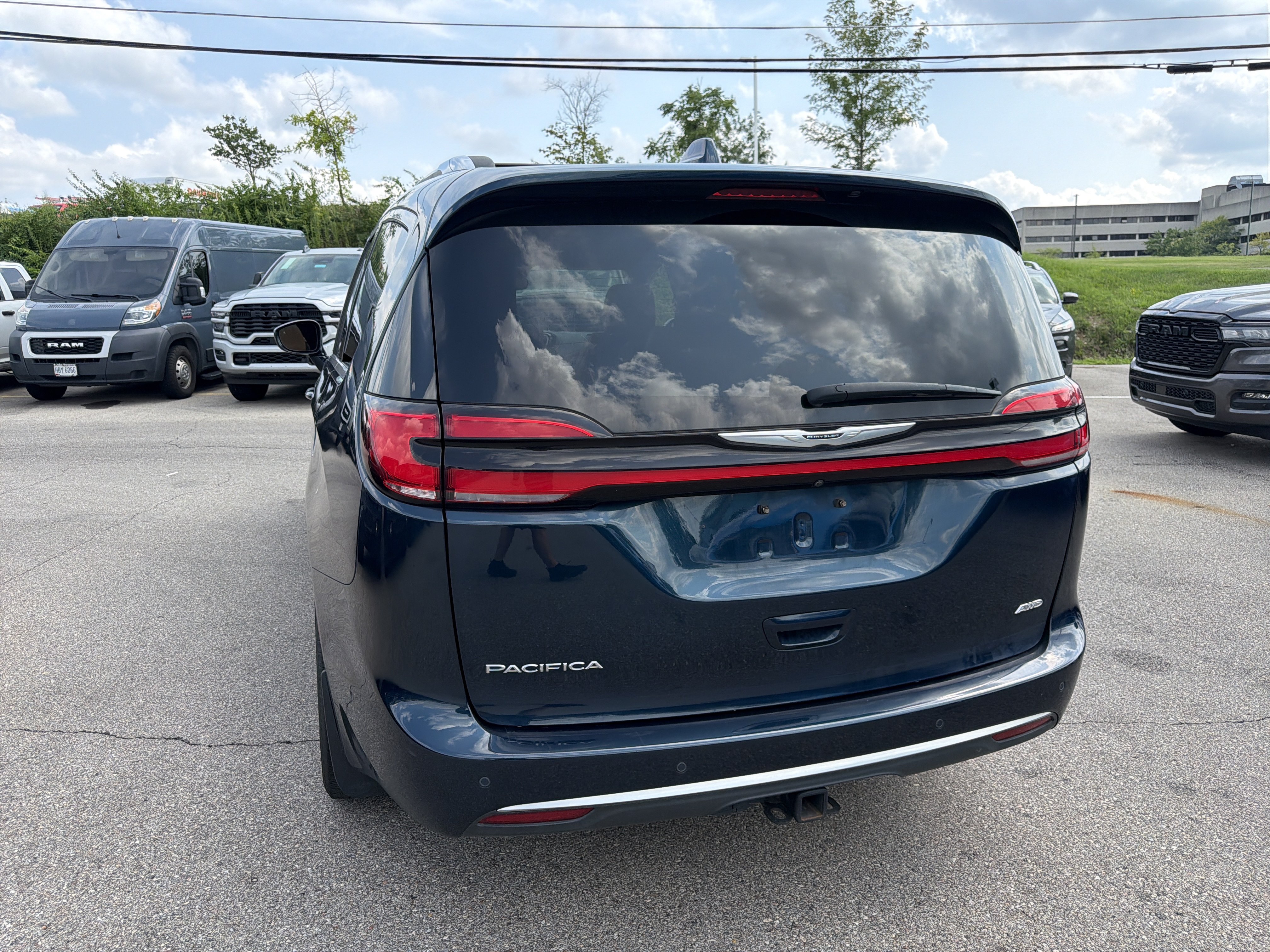 Used 2022 Chrysler Pacifica Pinnacle AWD/4WD image 9