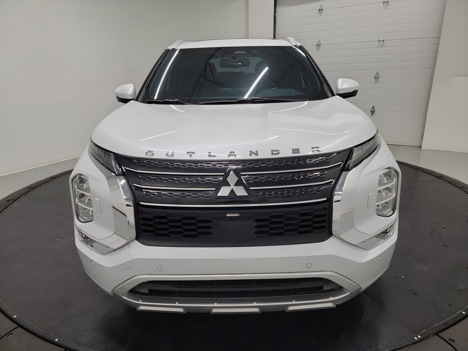Used 2022 Mitsubishi Outlander SEL AWD/4WD image 2