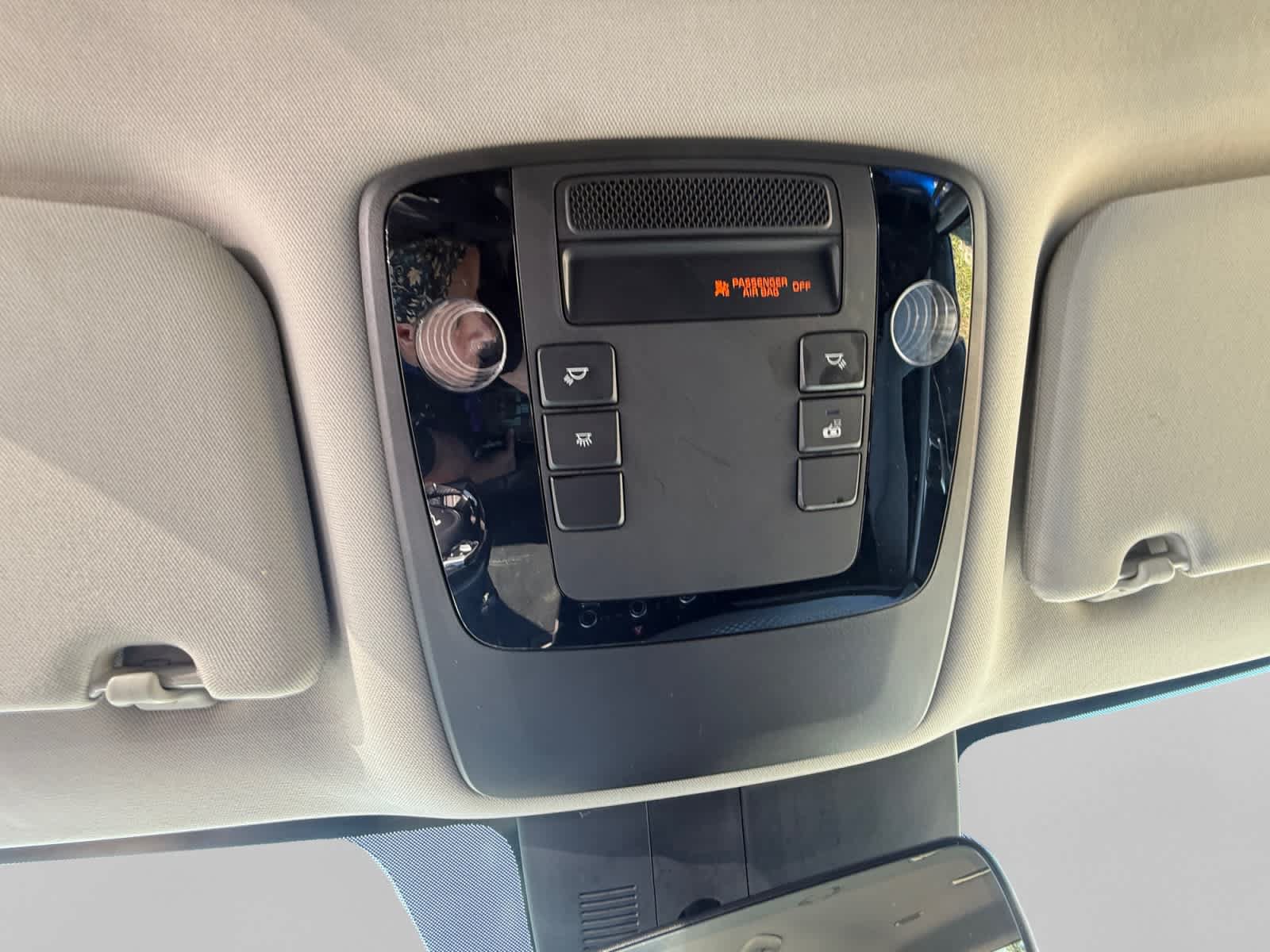 Used 2023 Kia Carnival LX FWD image 19
