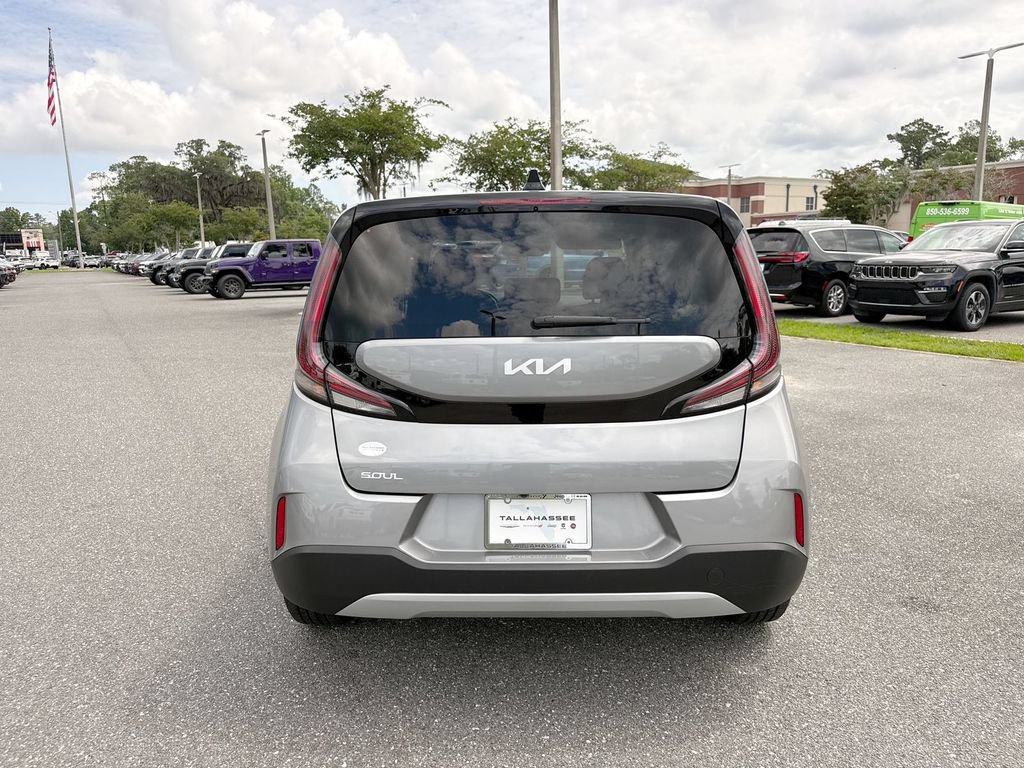 Used 2024 Kia Soul LX w/ Option Group 015 FWD image 4