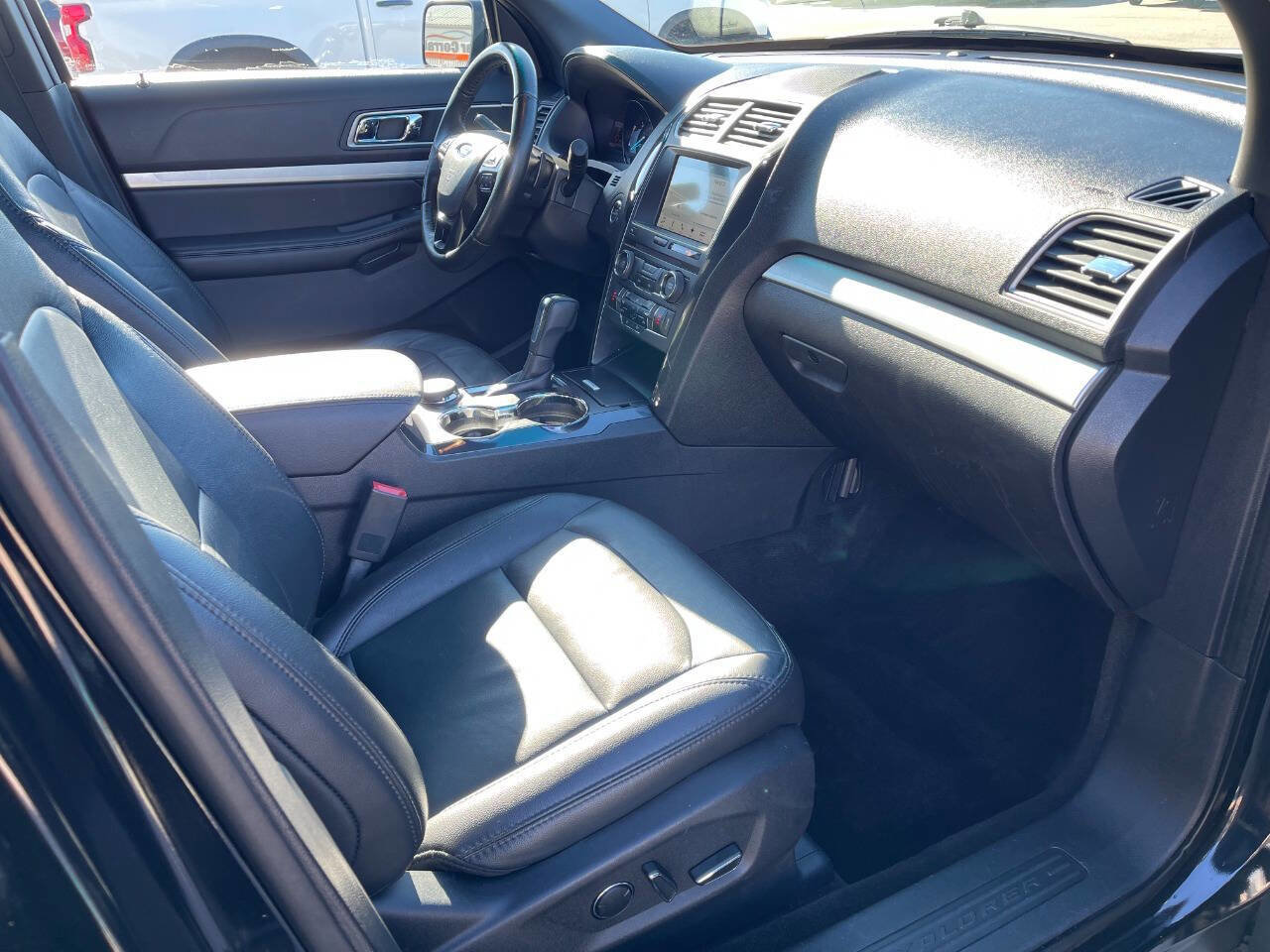 Used 2017 Ford Explorer XLT w/ Equipment Group 202A image 16