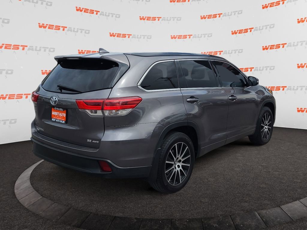 Used 2018 Toyota Highlander SE AWD/4WD image 5