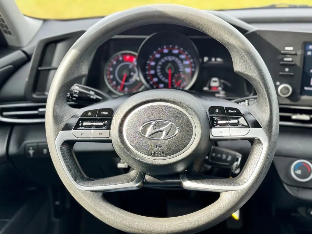 Used 2021 Hyundai Elantra SE image 18