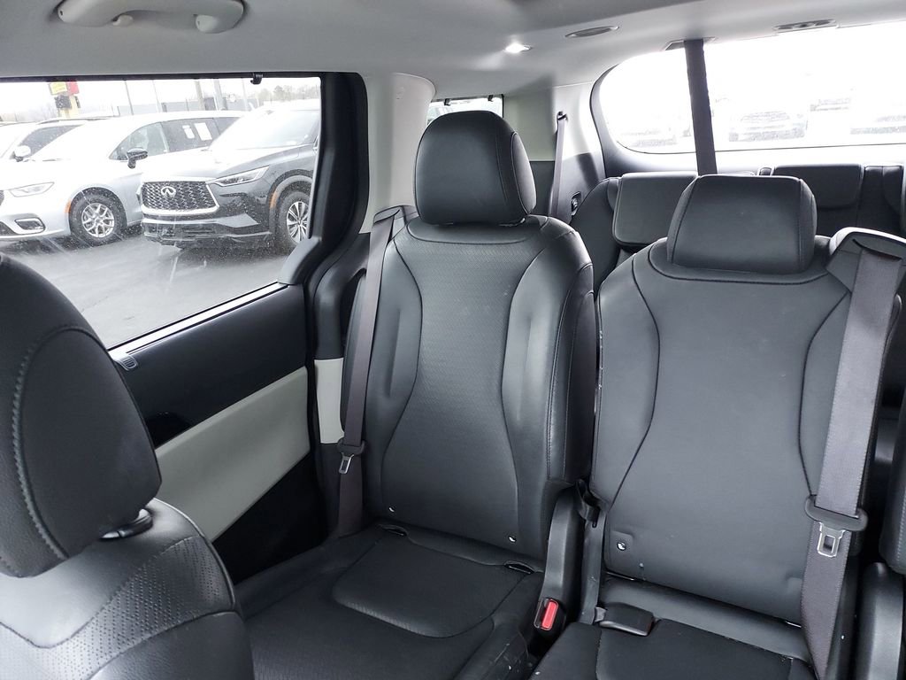 Used 2024 Kia Carnival SX Prestige image 12