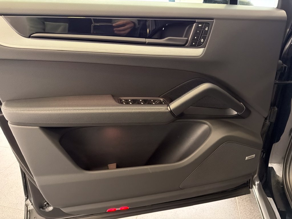 Certified 2026 Porsche Cayenne AWD/4WD image 15