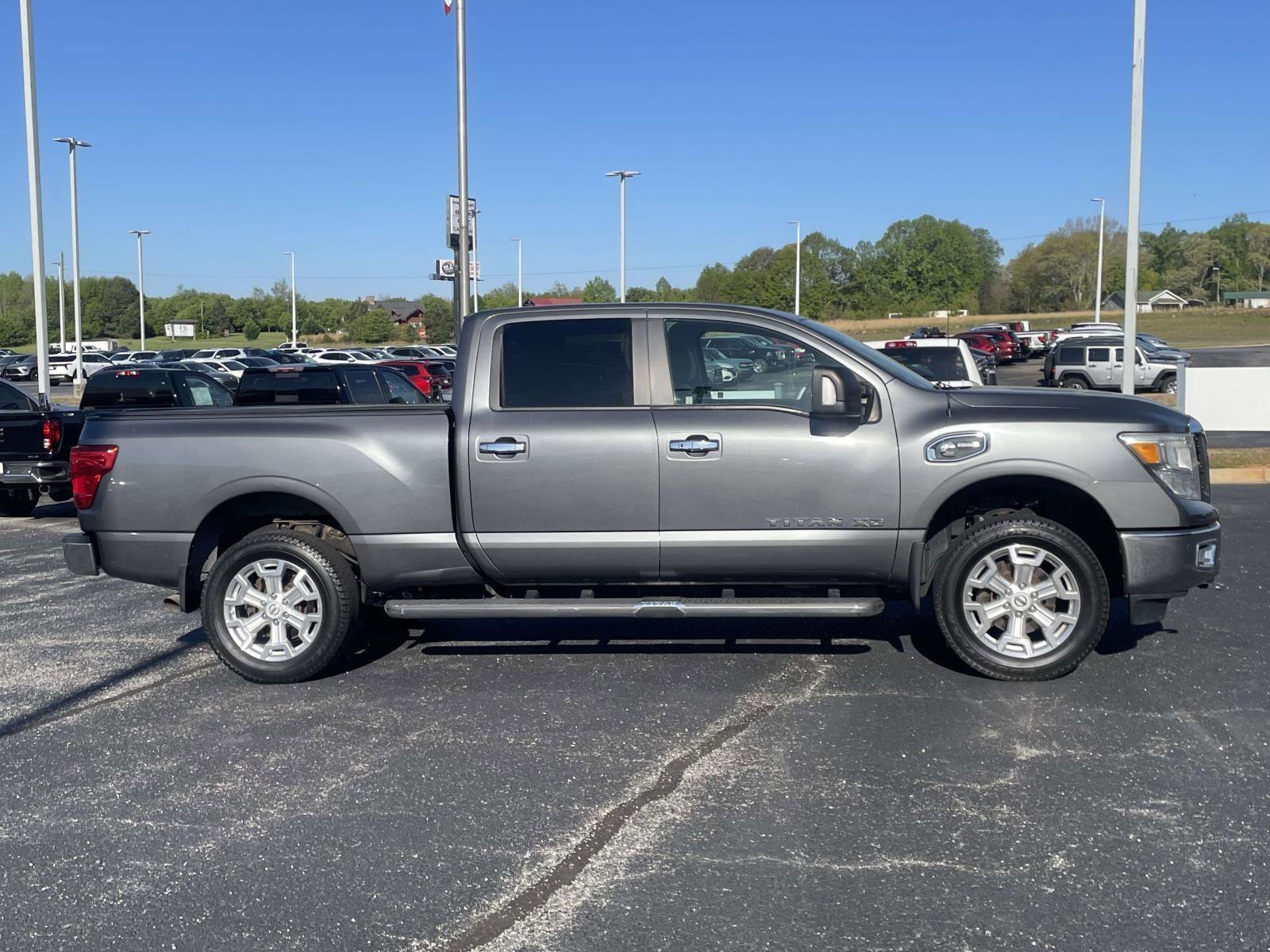 Used 2016 Nissan Titan SV image 2