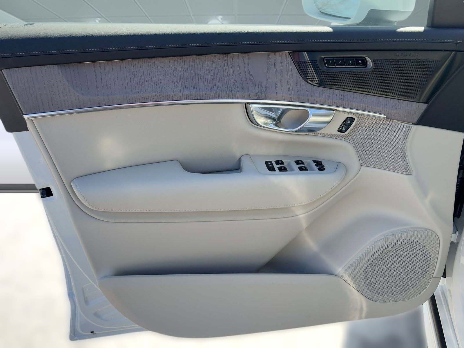 New 2026 Volvo XC90 T8 Ultra w/ Protection Package Premier image 21