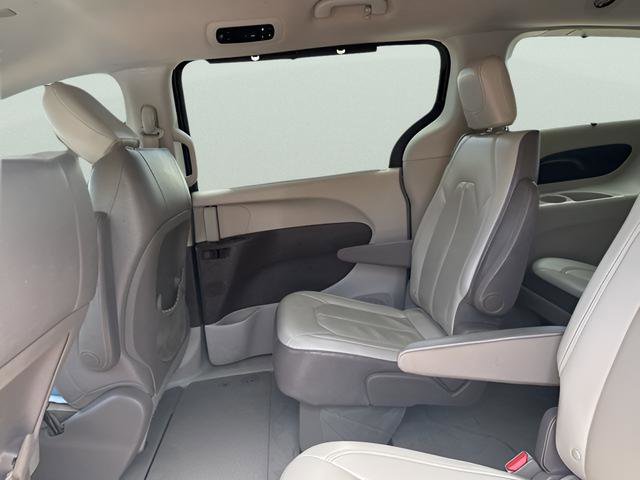 Used 2017 Chrysler Pacifica Touring-L image 21