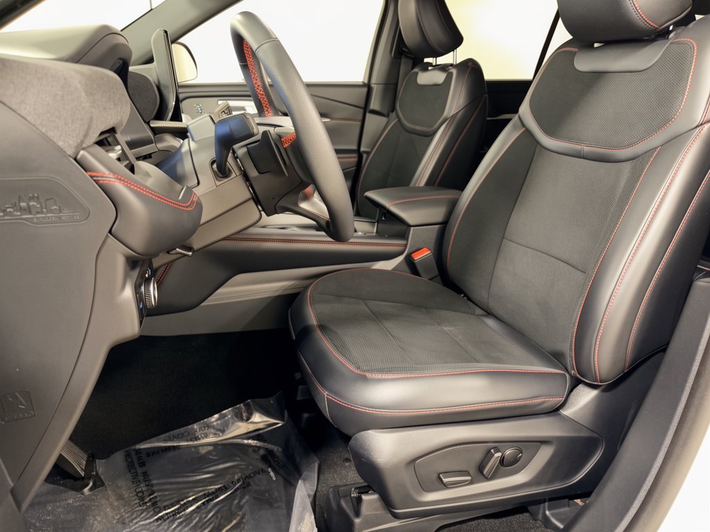 Used 2025 Ford Explorer ST AWD/4WD image 5