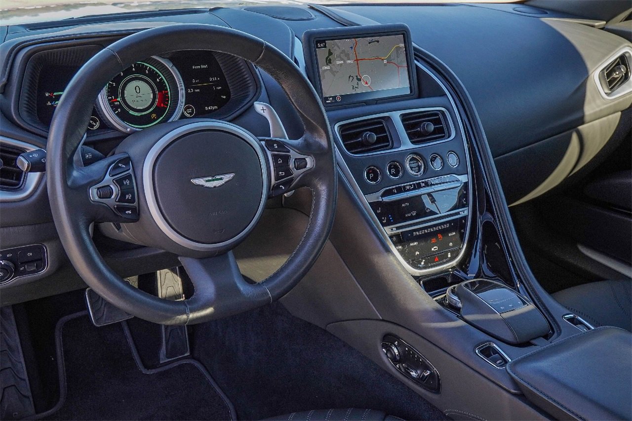 Used 2020 Aston Martin DB11 Volante image 3