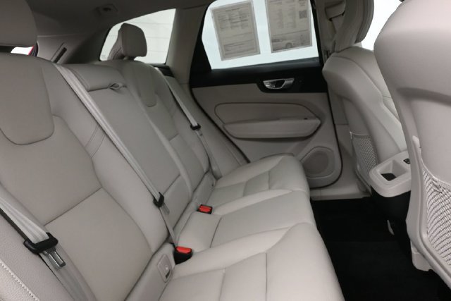 Used 2023 Volvo XC60 B5 Plus w/ Climate Package AWD/4WD image 31