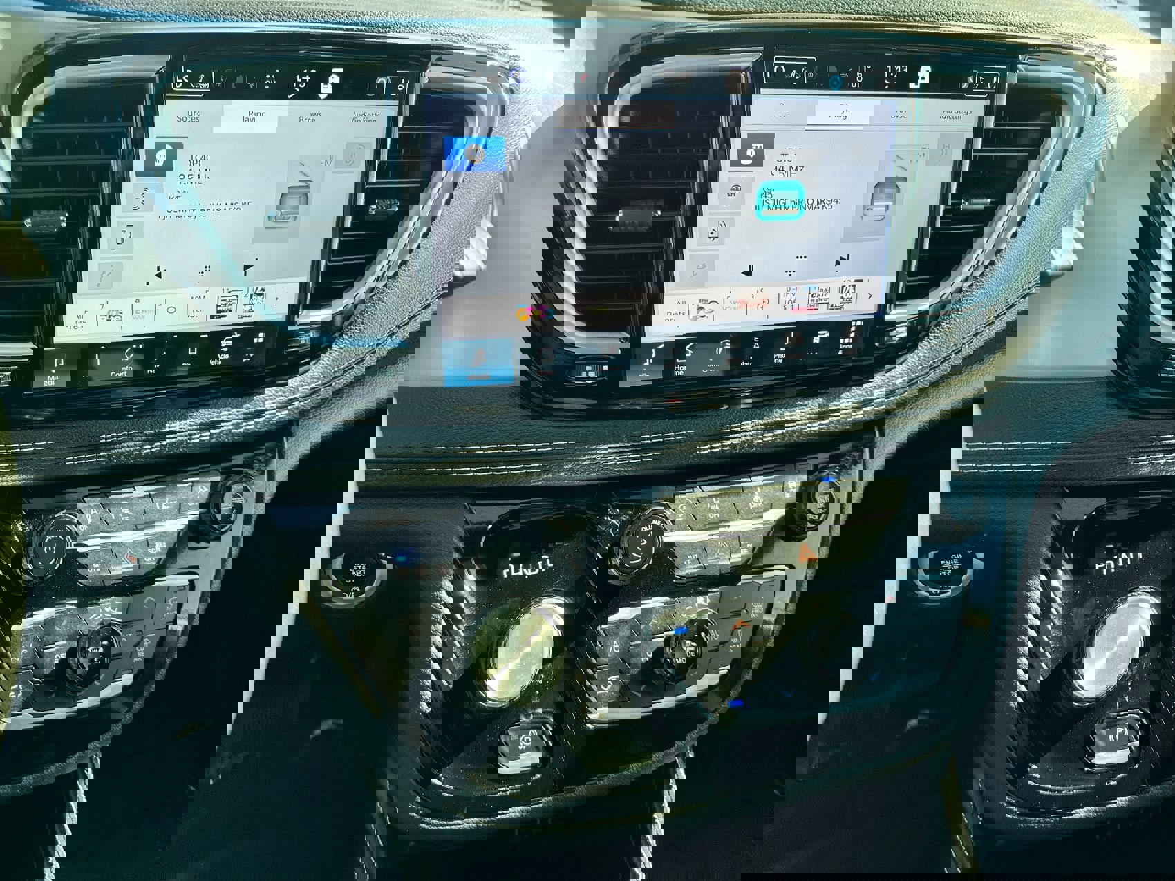 Used 2025 Chrysler Pacifica Limited image 16