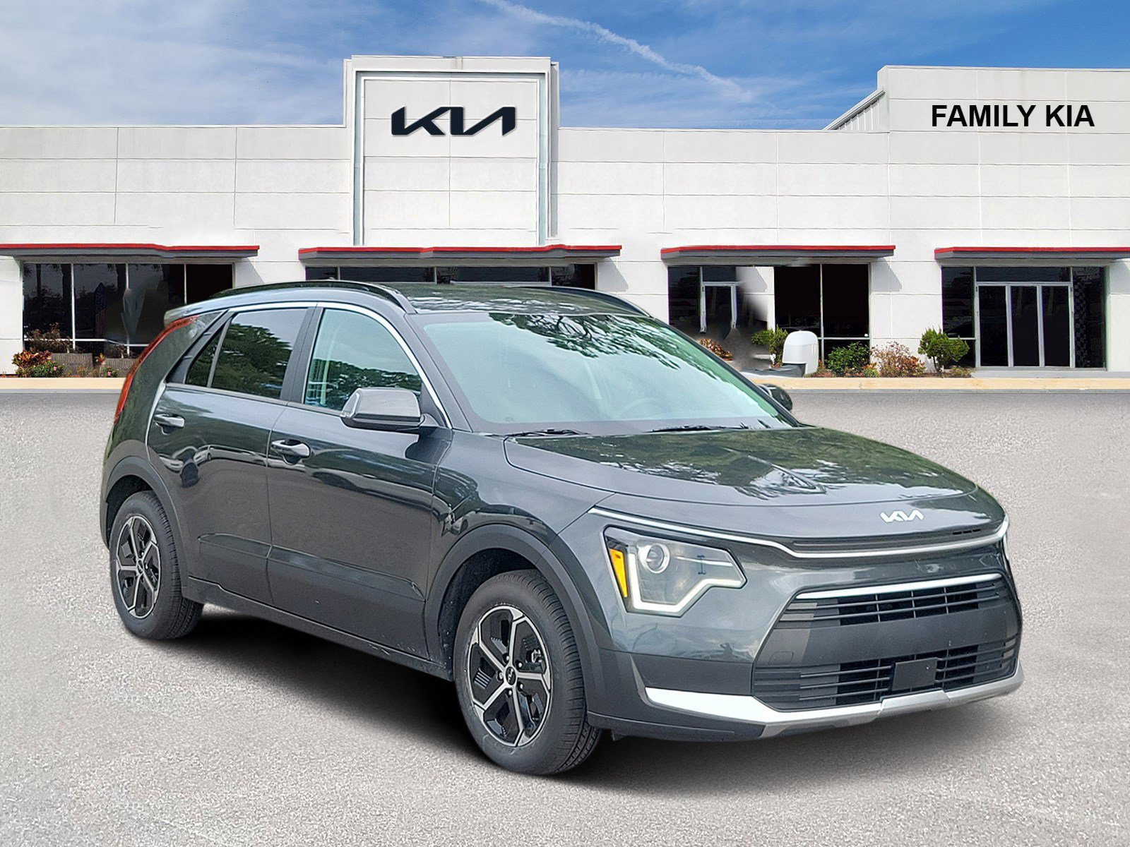 Certified 2025 Kia Niro EX FWD image 1