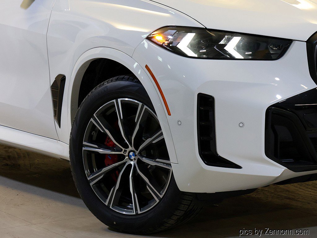 New 2026 BMW X5 xDrive40i w/ M Sport Package AWD/4WD image 3