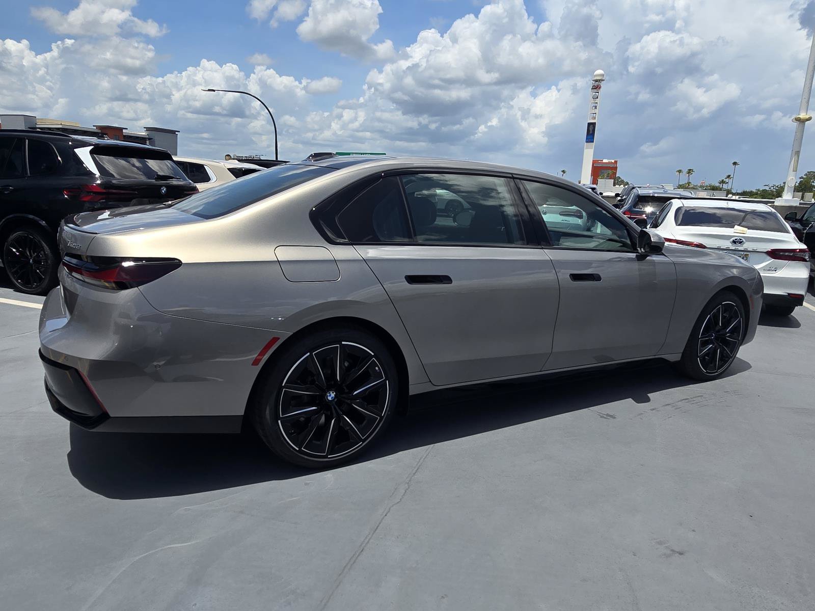 New 2026 BMW 750e xDrive w/ Premium Package AWD/4WD image 4