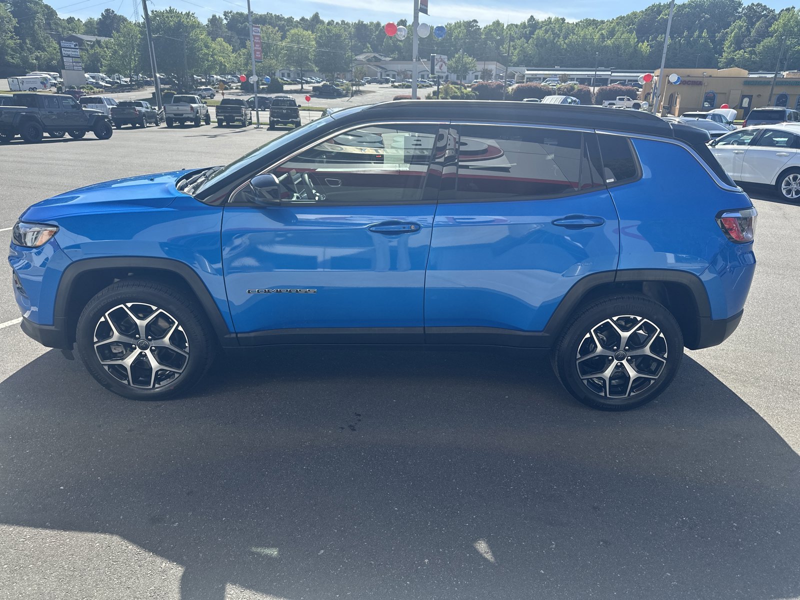 Used 2025 Jeep Compass Limited AWD/4WD image 5