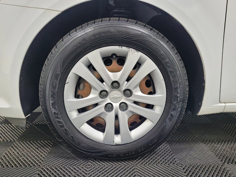 Used 2020 Chevrolet Sonic LT image 31