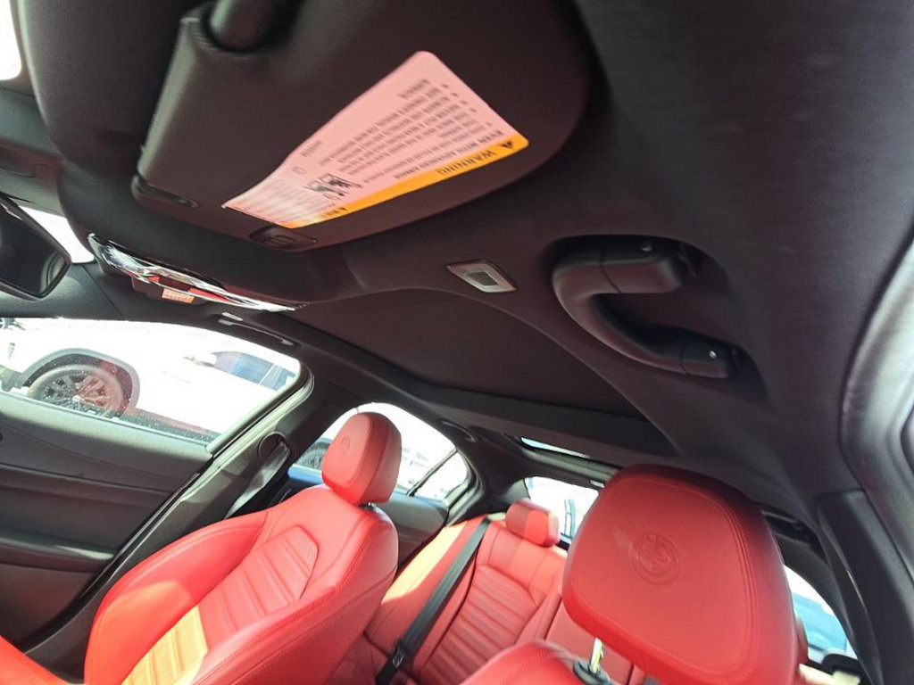 Used 2023 Alfa Romeo Giulia Sprint RWD image 8