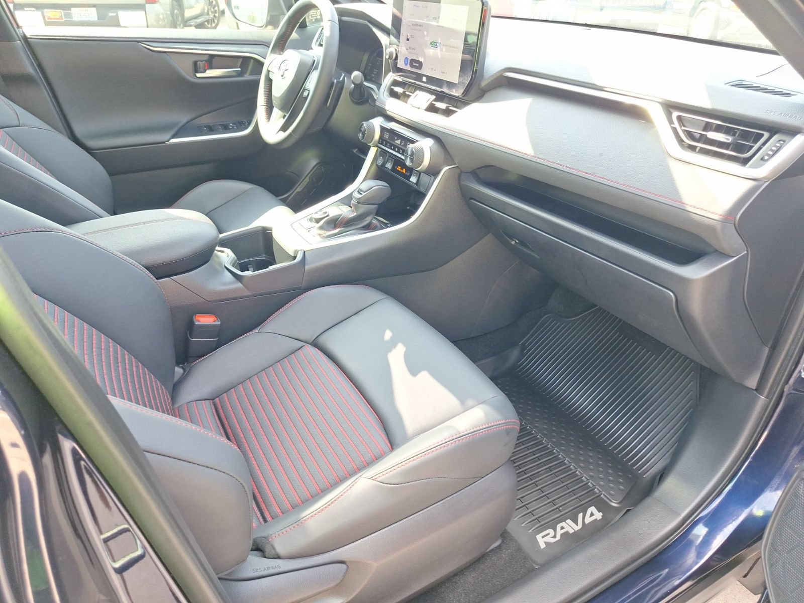 Used 2025 Toyota RAV4 XSE AWD/4WD image 32