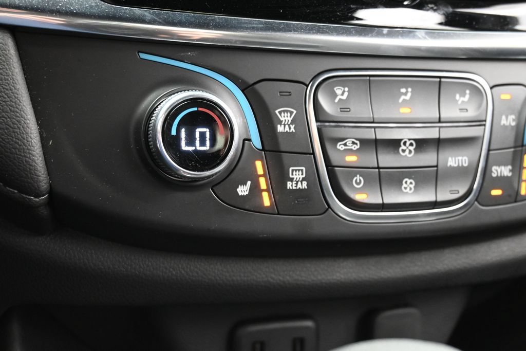 Used 2023 Chevrolet Traverse LT AWD/4WD image 45