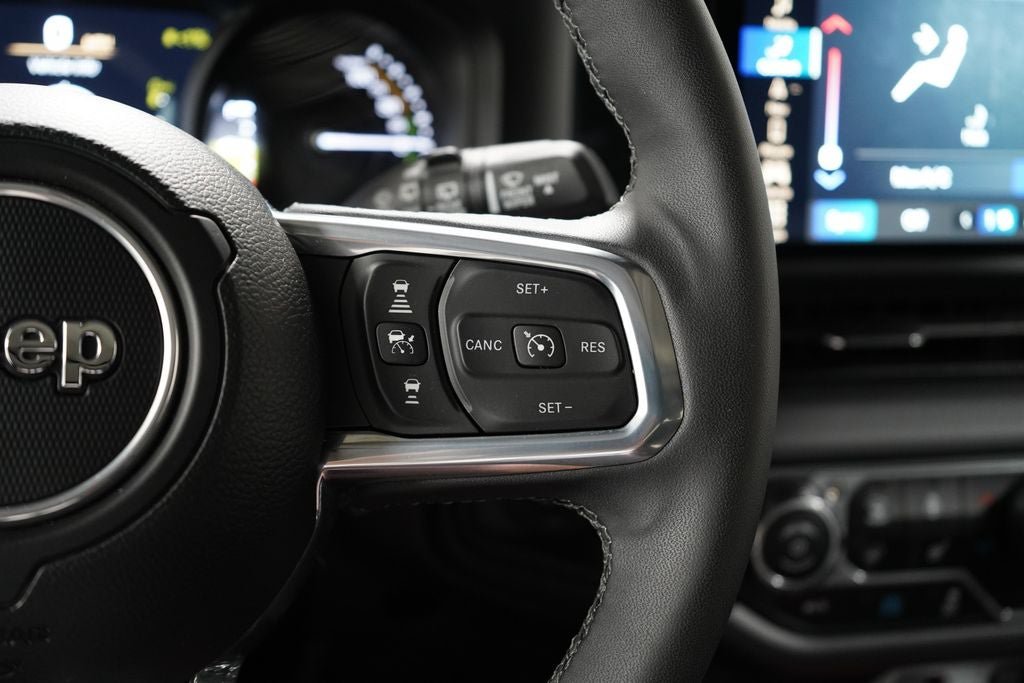Used 2025 Jeep Wrangler Unlimited Sahara AWD/4WD image 17