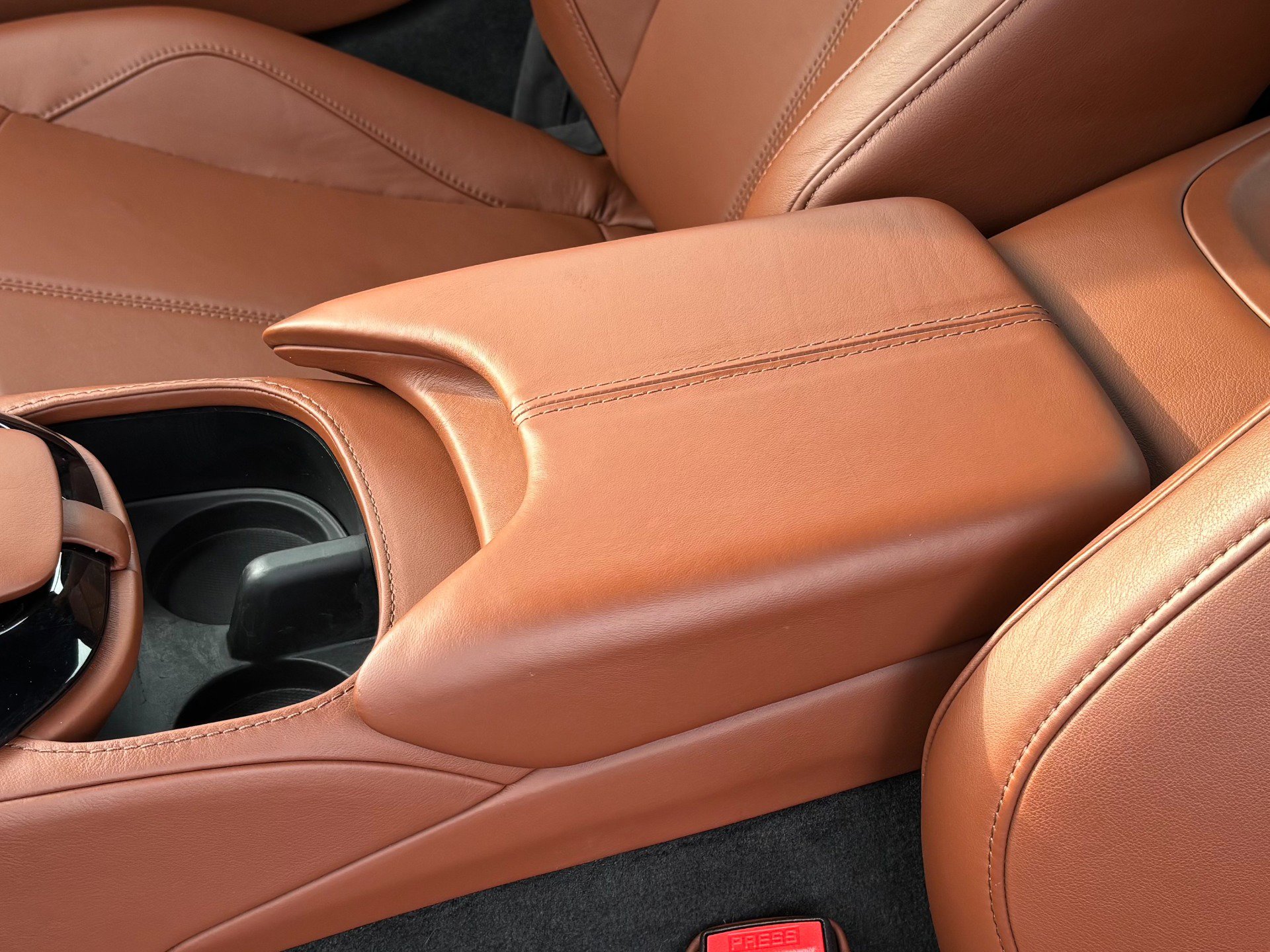 Used 2020 Aston Martin V8 Vantage Coupe RWD image 13