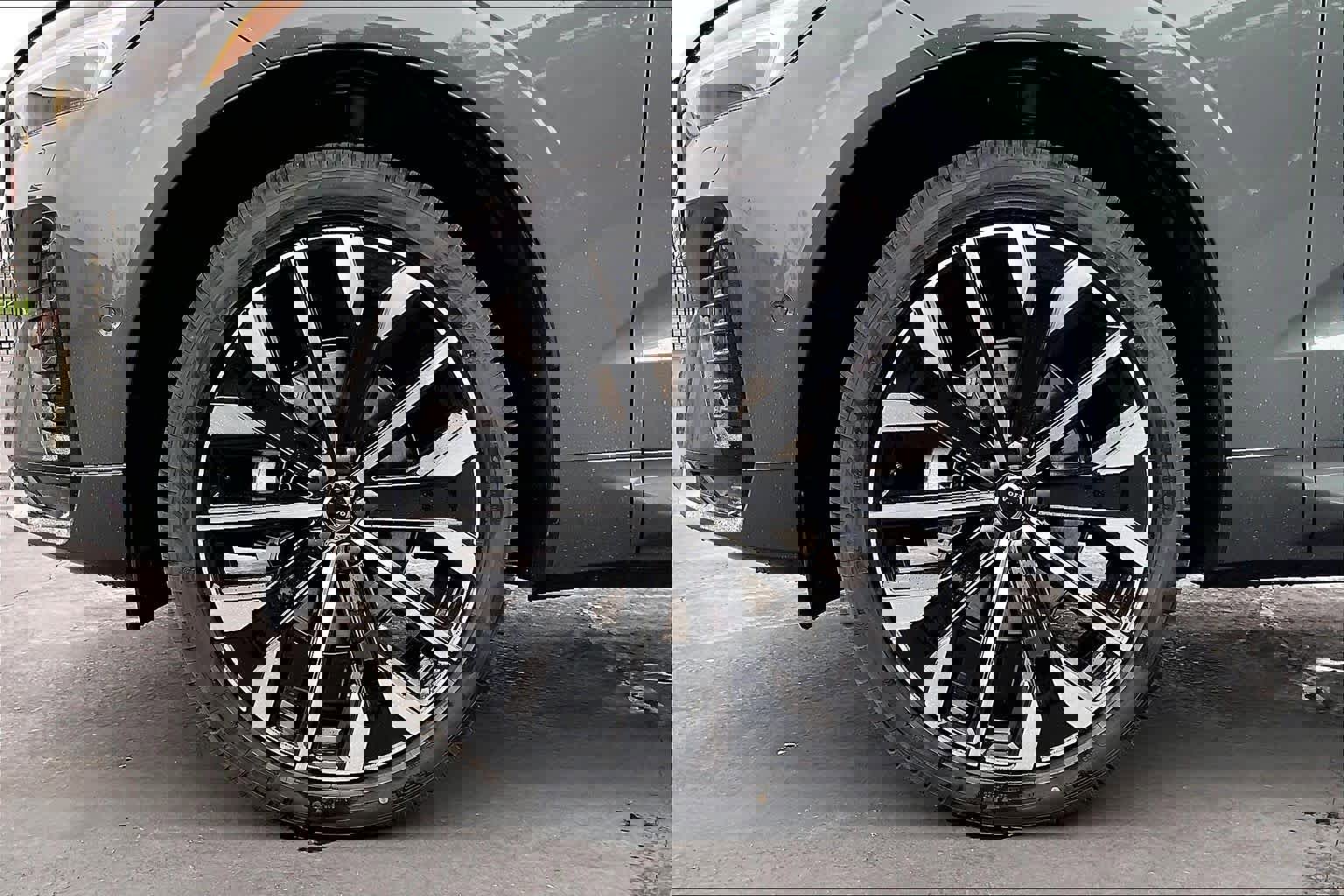 New 2026 Volvo XC60 B5 Ultra w/ Climate Package image 14