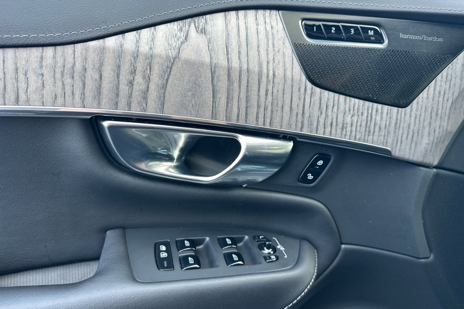 Certified 2023 Volvo XC90 T8 Ultimate image 15