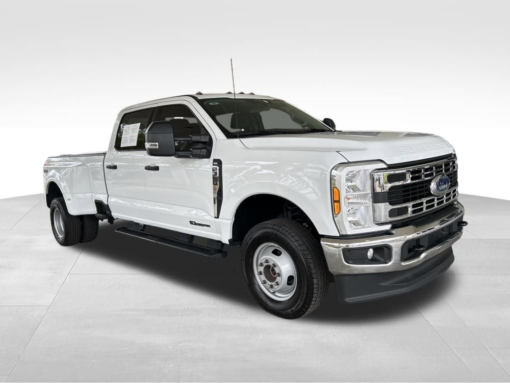 Used 2025 Ford F350 XLT image 2